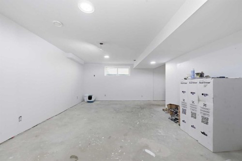 13 Assinger Avenue, Red Deer, AB - Indoor Photo Showing Other Room
