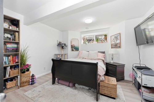 13 Assinger Avenue, Red Deer, AB - Indoor Photo Showing Bedroom
