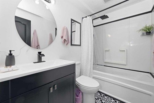 13 Assinger Avenue, Red Deer, AB - Indoor Photo Showing Bathroom