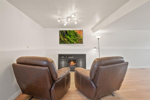 32 Kendrew Drive, Red Deer, AB 