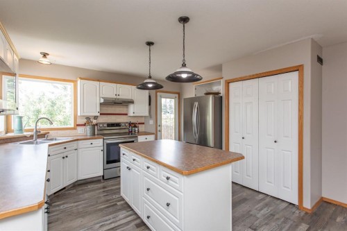 21 Royal Crescent, Lacombe, AB 