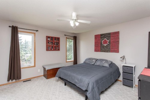 21 Royal Crescent, Lacombe, AB 