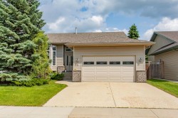 21 Royal Crescent Lacombe, AB T4L 2H7
