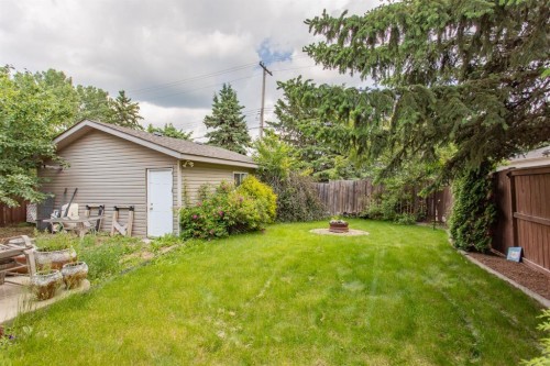 21 Royal Crescent, Lacombe, AB 