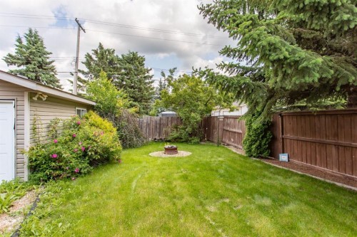 21 Royal Crescent, Lacombe, AB 