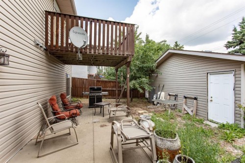 21 Royal Crescent, Lacombe, AB 