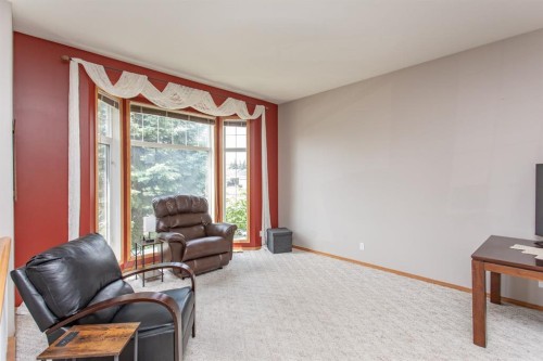 21 Royal Crescent, Lacombe, AB 
