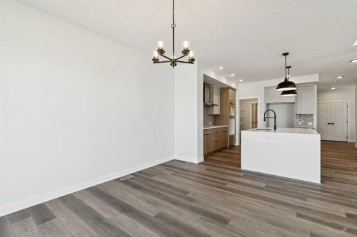 64 Creekstone Manor Sw, Calgary, AB - Indoor Photo Showing Kitchen