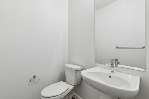 64 Creekstone Manor Sw, Calgary, AB - Indoor Photo Showing Bathroom