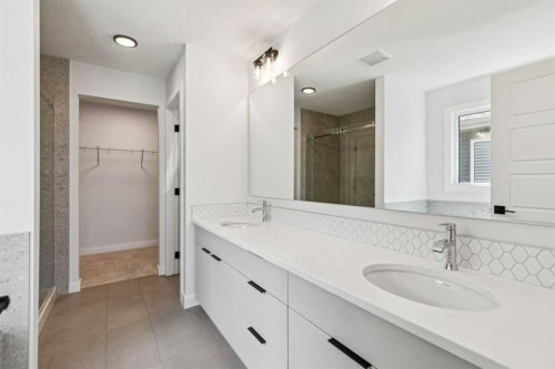 64 Creekstone Manor Sw, Calgary, AB - Indoor Photo Showing Bathroom