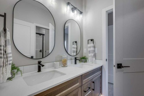 3 Gray Close, Sylvan Lake, AB - Indoor Photo Showing Bathroom