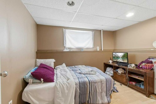 28 Hunter Road, Sylvan Lake, AB 