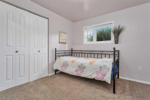 41421 Range Road 261, Rural Lacombe County, AB - Indoor Photo Showing Bedroom