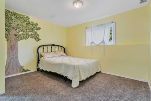 41421 Range Road 261, Rural Lacombe County, AB - Indoor Photo Showing Bedroom