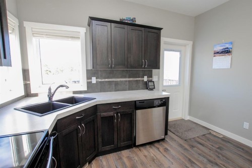 30 Henderson Crescent, Penhold, AB 