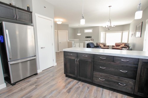 30 Henderson Crescent, Penhold, AB 