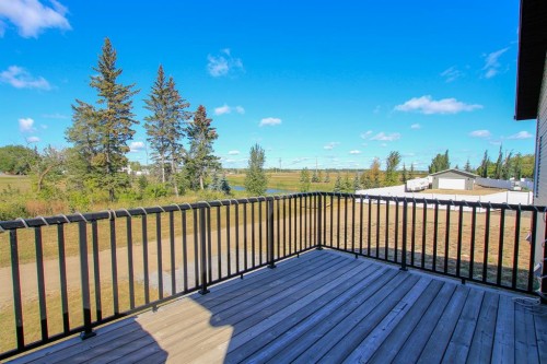 30 Henderson Crescent, Penhold, AB 