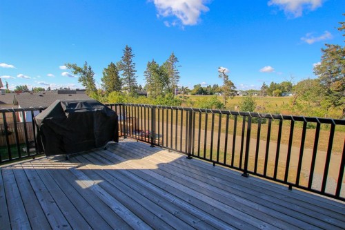 30 Henderson Crescent, Penhold, AB 
