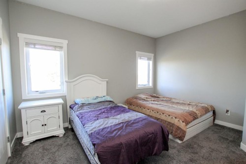 30 Henderson Crescent, Penhold, AB 