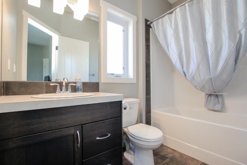 30 Henderson Crescent, Penhold, AB 