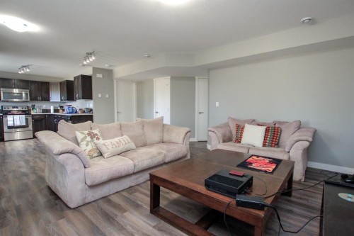30 Henderson Crescent, Penhold, AB 