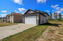 30 Henderson Crescent, Penhold, AB 