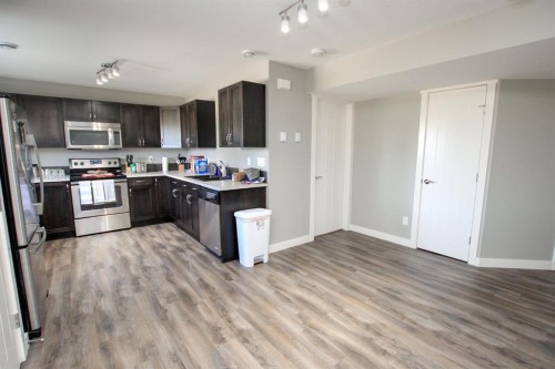 30 Henderson Crescent, Penhold, AB 