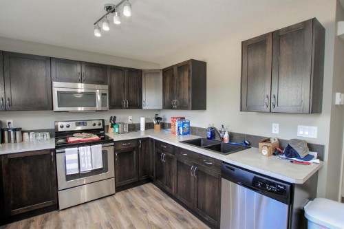 30 Henderson Crescent, Penhold, AB 