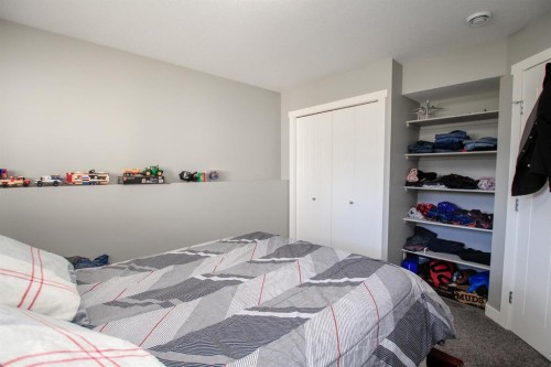 30 Henderson Crescent, Penhold, AB 
