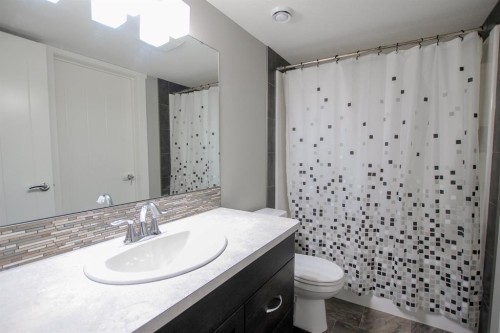 30 Henderson Crescent, Penhold, AB 