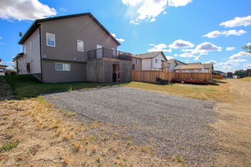 30 Henderson Crescent, Penhold, AB 