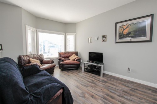 30 Henderson Crescent, Penhold, AB 