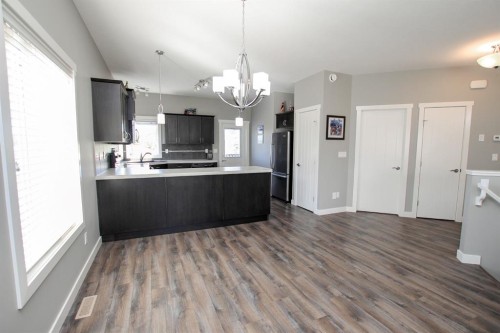 30 Henderson Crescent, Penhold, AB 