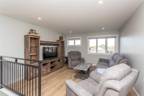 18 Cameron Court, Lacombe, AB 