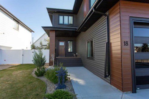 18 Cameron Court, Lacombe, AB 