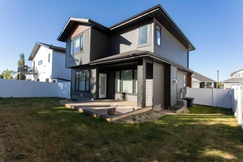 18 Cameron Court, Lacombe, AB 