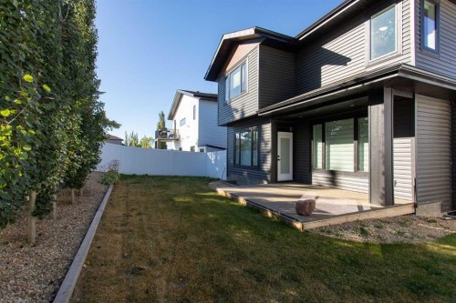 18 Cameron Court, Lacombe, AB 