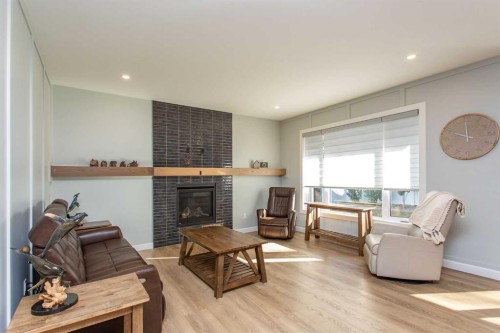 18 Cameron Court, Lacombe, AB 