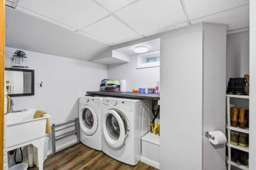 4714 48 Avenue, Wetaskiwin, AB - Indoor Photo Showing Laundry Room