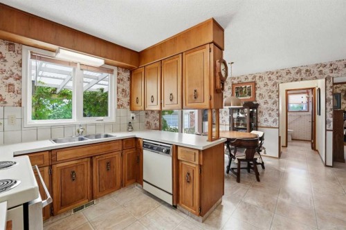 91 Hill Crescent, Red Deer, AB 