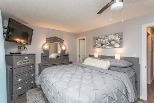 8 Caswell Close, Red Deer, AB - Indoor Photo Showing Bedroom