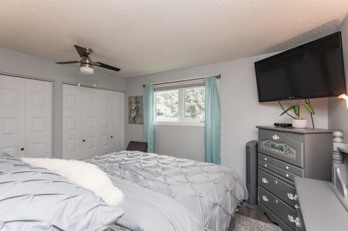 8 Caswell Close, Red Deer, AB - Indoor Photo Showing Bedroom