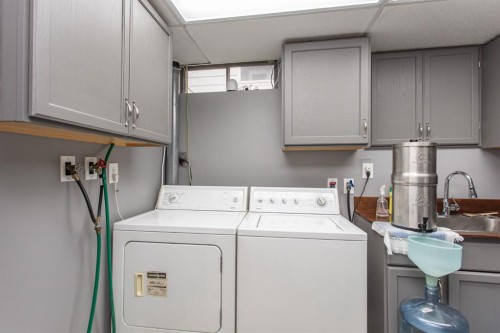 8 Caswell Close, Red Deer, AB - Indoor Photo Showing Laundry Room