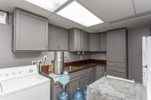 8 Caswell Close, Red Deer, AB - Indoor Photo Showing Laundry Room