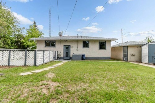 4638 50 Avenue, Bentley, AB 