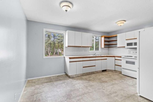 4638 50 Avenue, Bentley, AB 