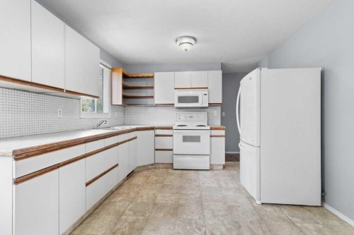 4638 50 Avenue, Bentley, AB 