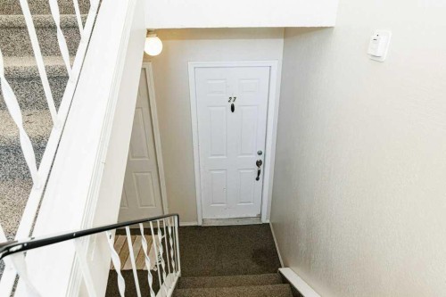 27-11 Stanton Street, Red Deer, AB - Indoor Photo Showing Other Room