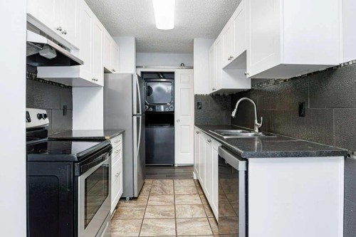 27-11 Stanton Street, Red Deer, AB - Indoor Photo Showing Kitchen With Double Sink