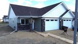 4940 Beardsley Avenue  Lacombe, AB T4L 0G4